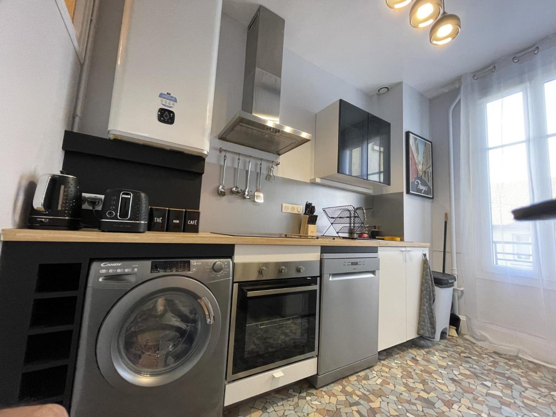 Le Treize Au Coeur Du Bouchon Apartment Troyes Exterior photo