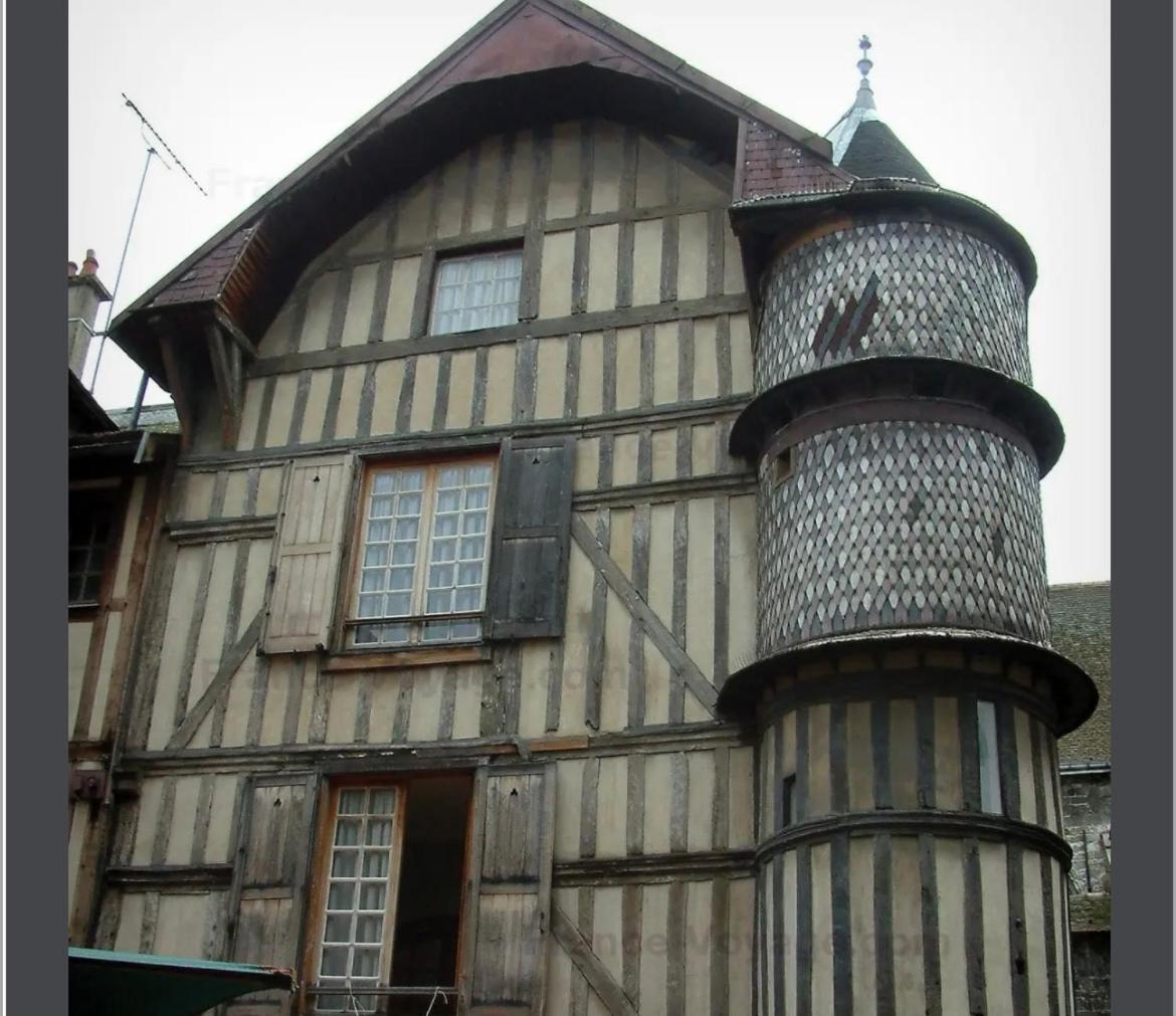 Le Treize Au Coeur Du Bouchon Apartment Troyes Exterior photo